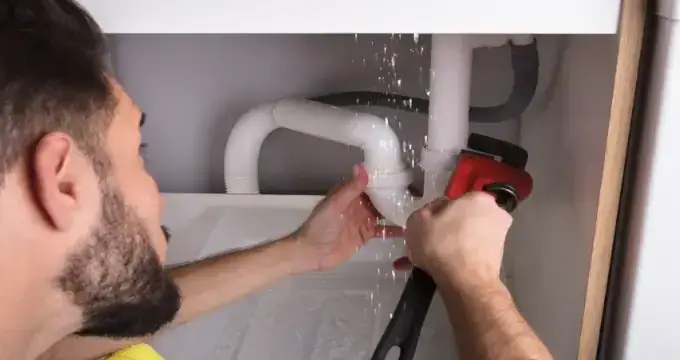 Dégât des eaux & urgence plomberie — Expert Plombier, Nice